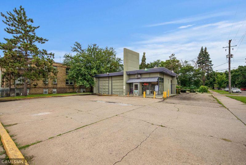 649 Snelling Ave N, Saint Paul, MN 55104