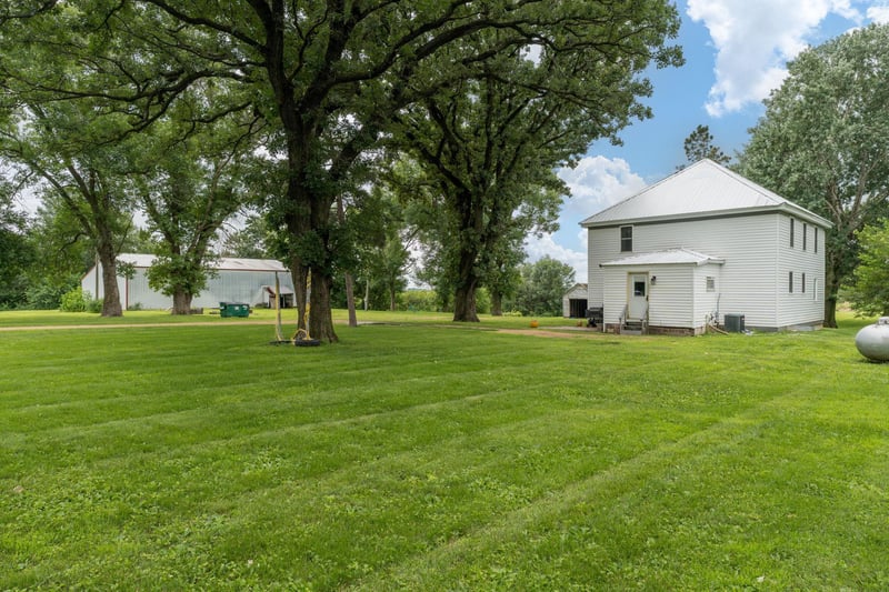 1600 260th Ave, Minnesota Lake, MN 56068