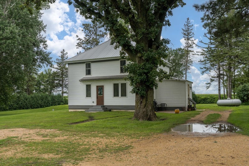 1600 260th Ave, Minnesota Lake, MN 56068