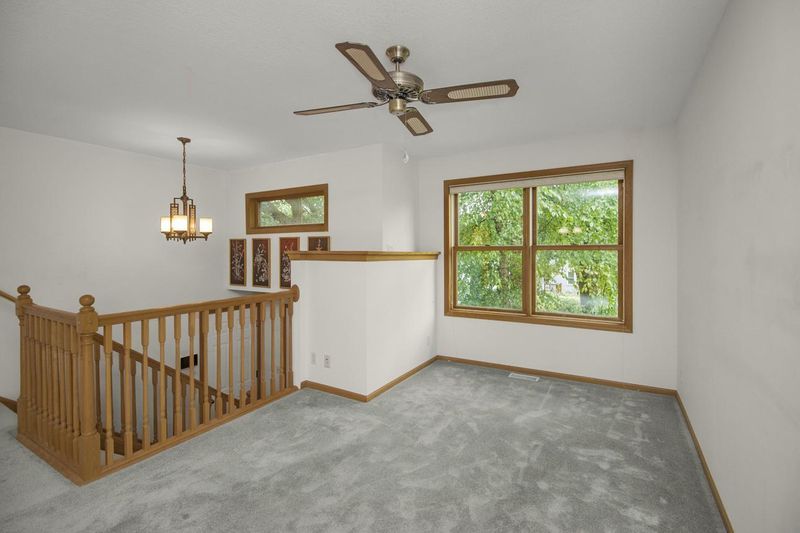 659 Goodview Ave N, Oakdale, MN 55128