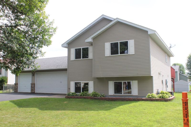 1432 Zachary St S, Cambridge, MN 55008