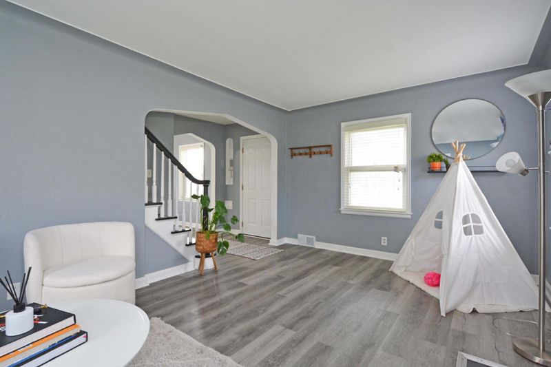 75 Geranium Ave E, Saint Paul, MN 55117