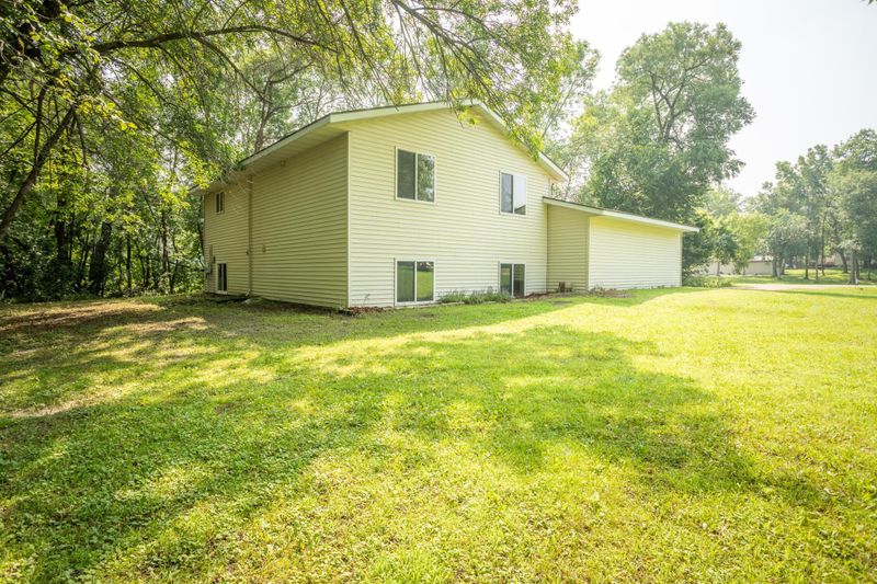 1004 Thomas Dr NE, Alexandria, MN 56308
