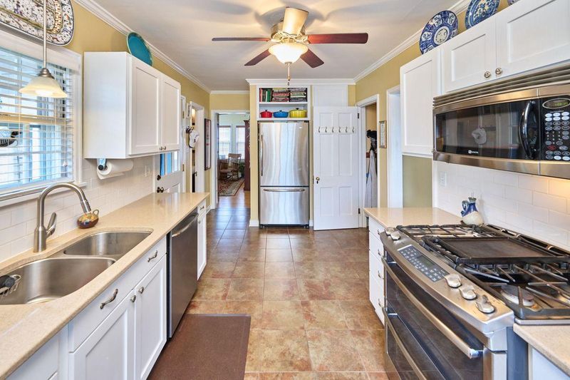 678 Sue Pl, Saint Paul, MN 55116