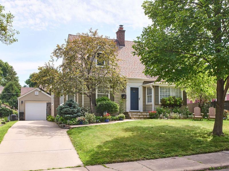 678 Sue Pl, Saint Paul, MN 55116