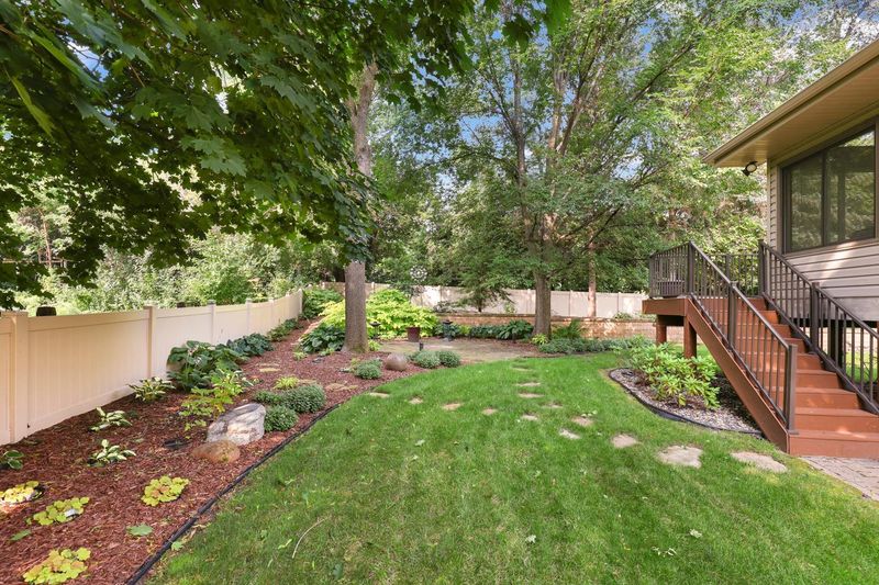 19135 Homestead Cir, Eden Prairie, MN 55346