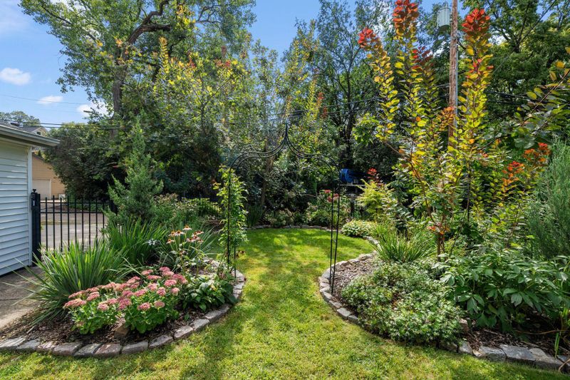 1900 Feronia Ave, Saint Paul, MN 55104