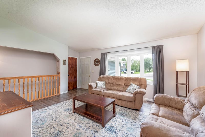 828 Hillside Ct, Nicollet, MN 56074
