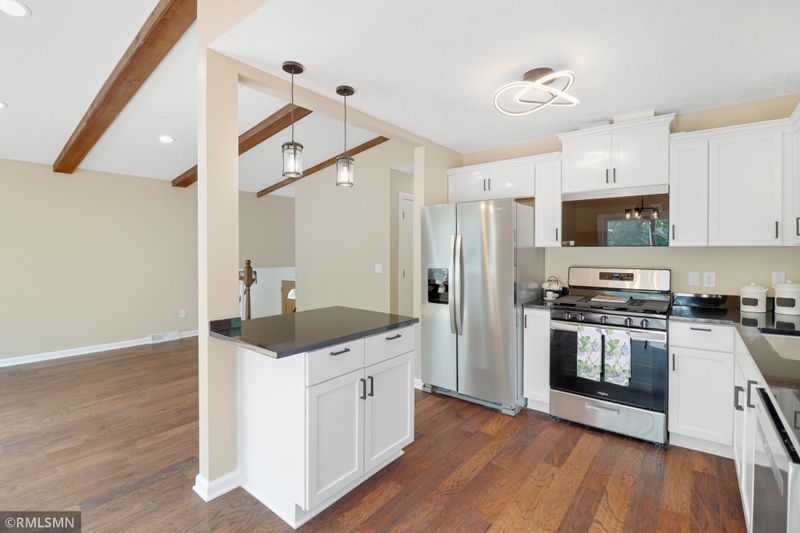4480 Morningside Ave, Vadnais Heights, MN 55127
