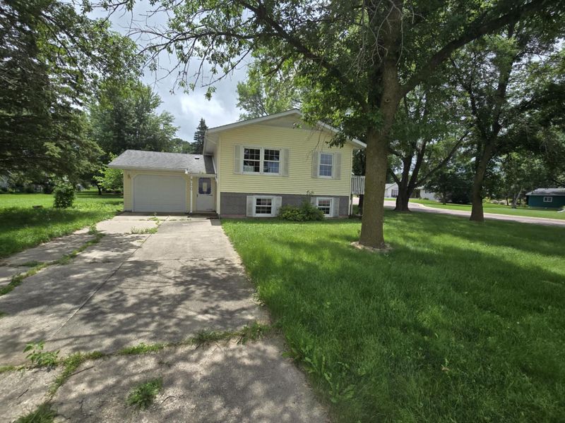 900 Cardinal St, Fairmont, MN 56031