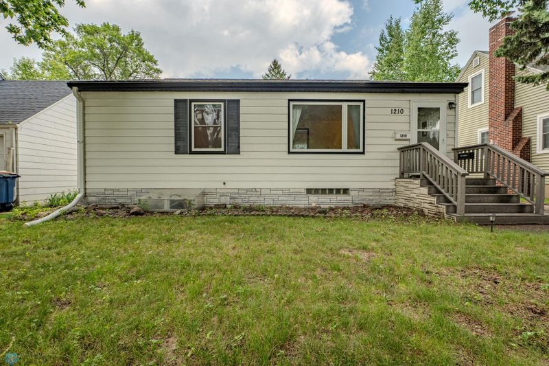 1210 2nd St S, Moorhead, MN 56560