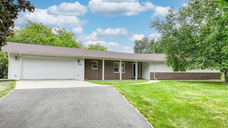 1126 Kathryn Dr, Eau Claire, WI 54701