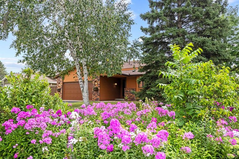 2301 Connelly Cir, Burnsville, MN 55337
