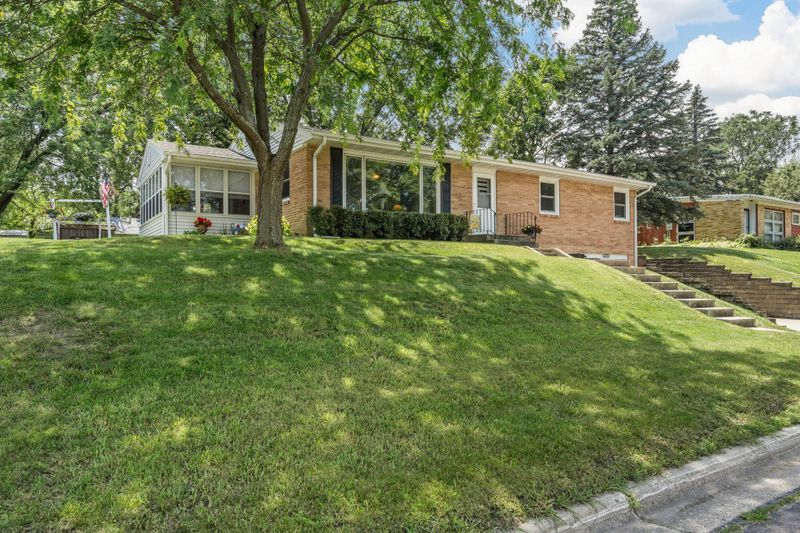 404 6th Ave NE, Waseca, MN 56093