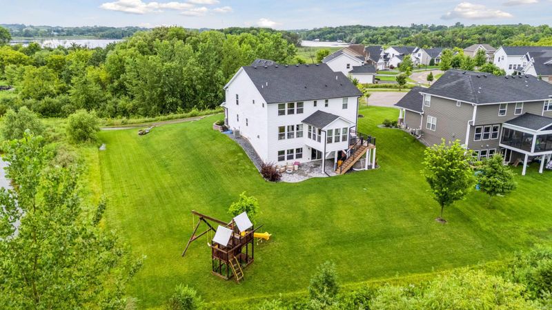 1985 Primrose Ln, Victoria, MN 55386
