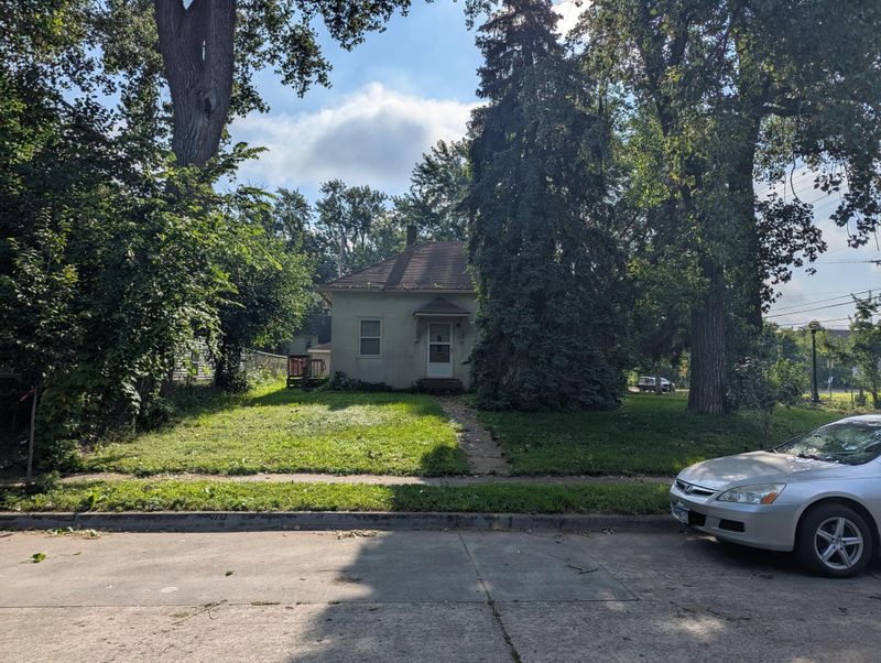 830 24th Ave SE, Minneapolis, MN 55414