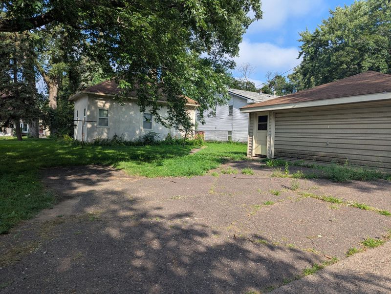 830 24th Ave SE, Minneapolis, MN 55414