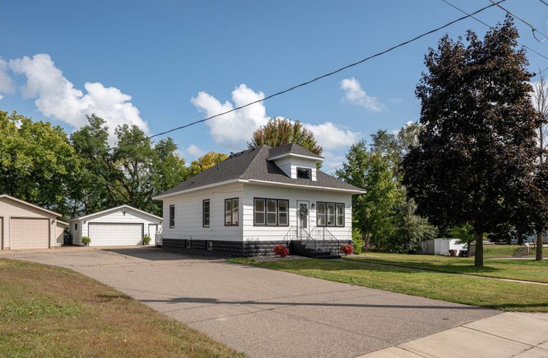 201 8th St N, Cannon Falls, MN 55009