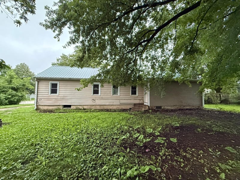 613 W 1st St, Janesville, MN 56048
