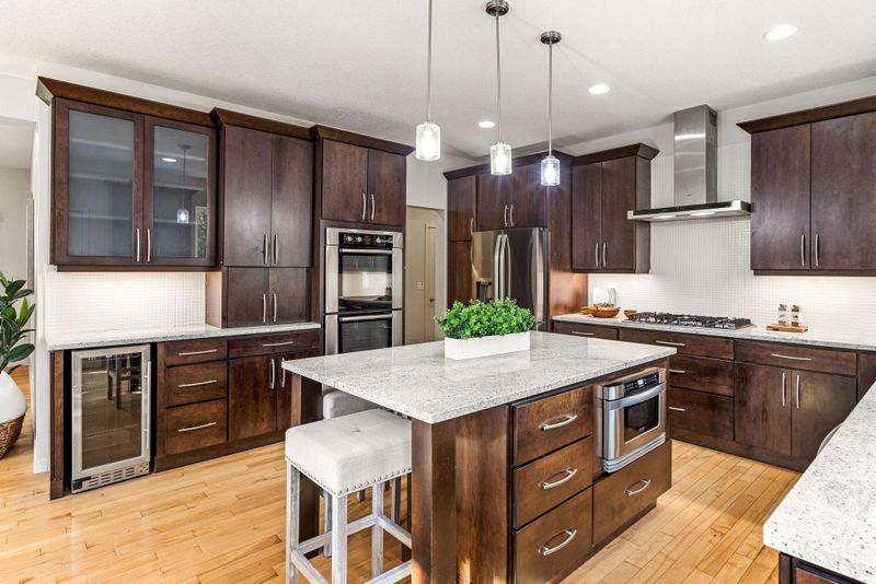 710 Marsh Ct, Eagan, MN 55123