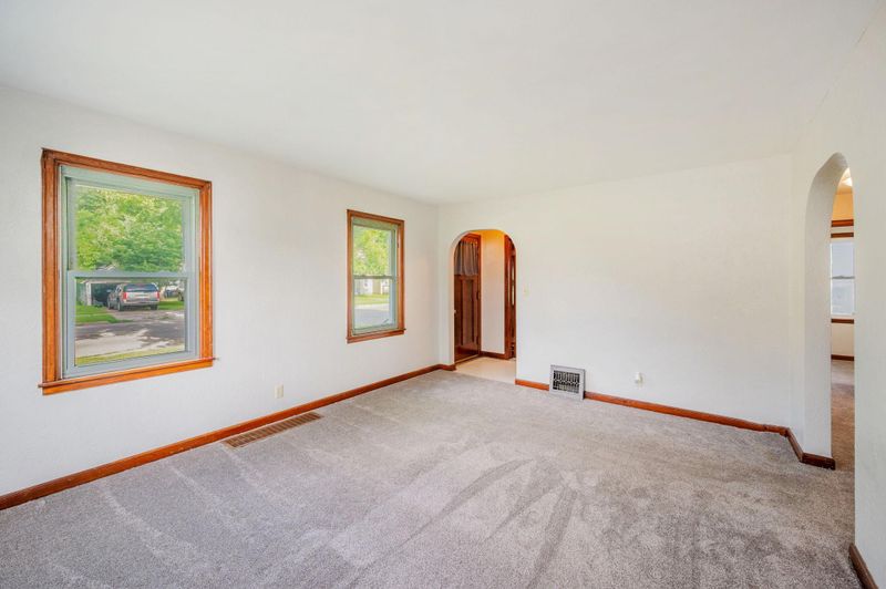 906 N Prairie Ave, Fairmont, MN 56031