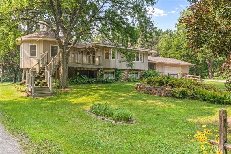 1554 Holly Dr E, Hugo, MN 55038