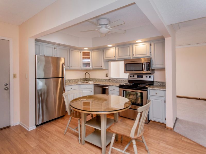 2485 Londin Ln E #217, Maplewood, MN 55119