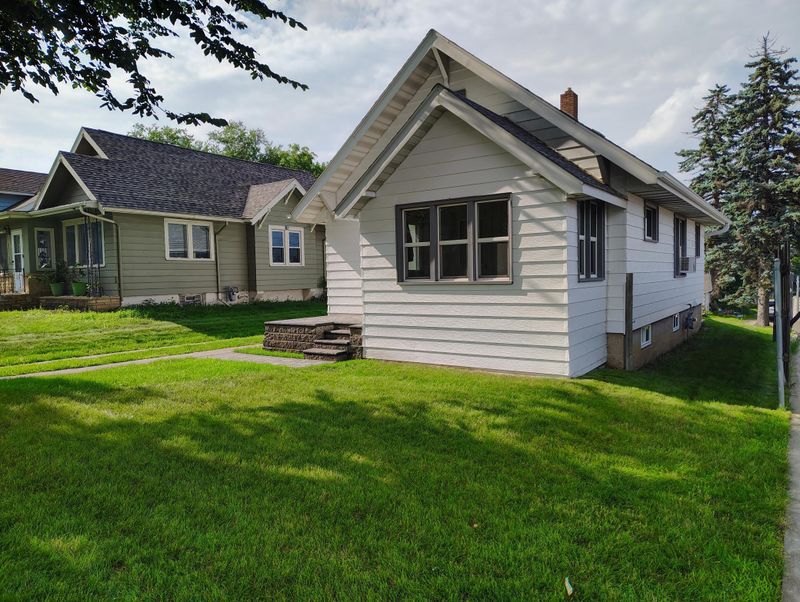 613 E Vernon Ave, Fergus Falls, MN 56537