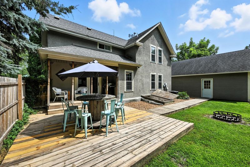 350 Maple Ave N, Annandale, MN 55302
