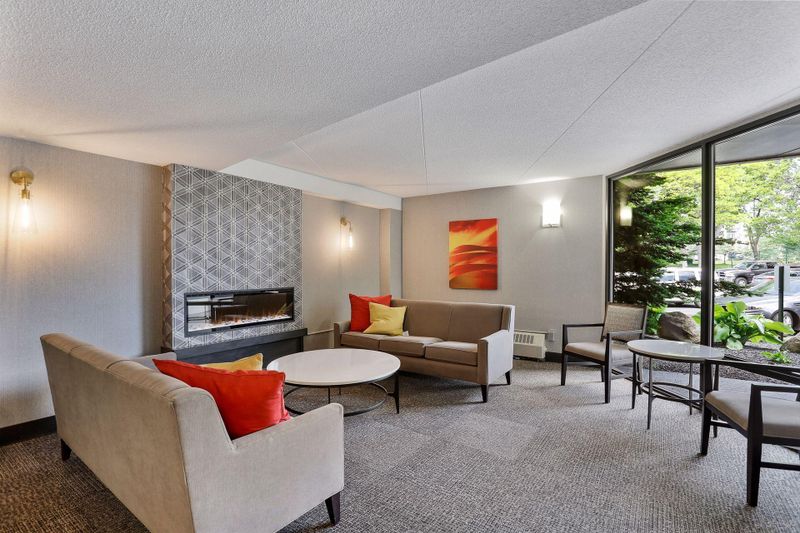 7220 York Ave S #222, Edina, MN 55435