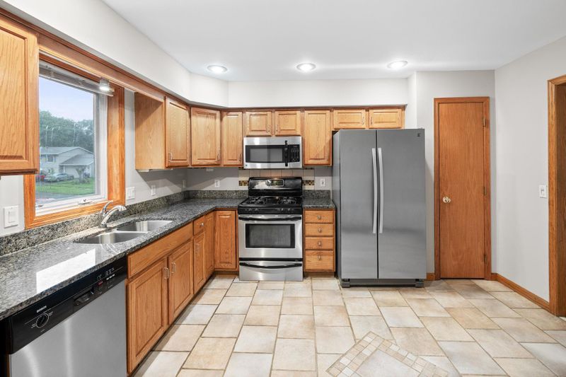 516 Hazel St N, Saint Paul, MN 55119