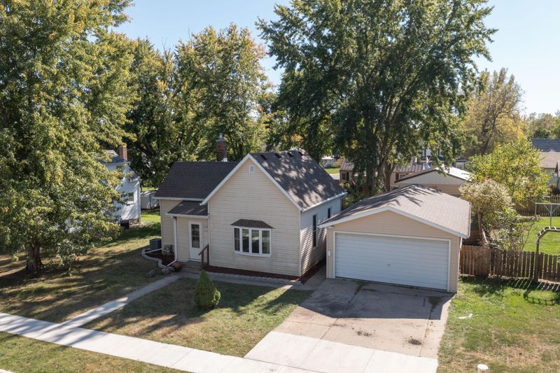 405 4th St SW, Pine Island, MN 55963