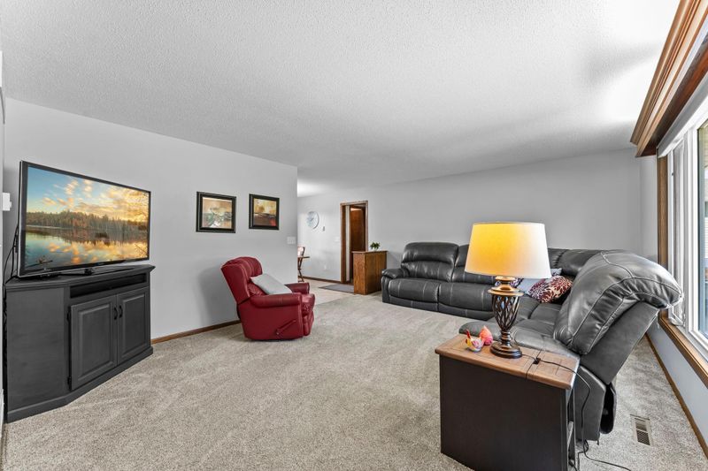 330 8th St SE, Freeport, MN 56331