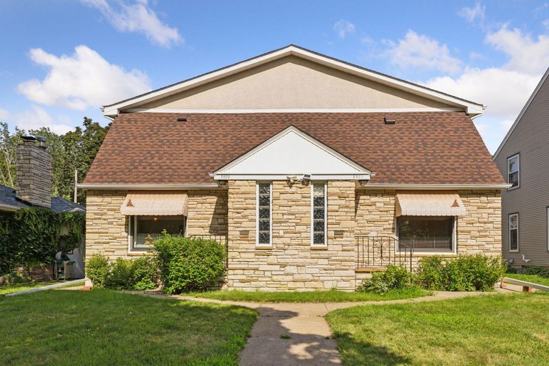 58095811 Chicago Ave, Minneapolis, MN 55417