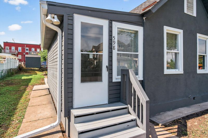 598 Van Buren Ave, Saint Paul, MN 55103