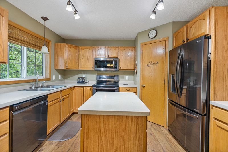 1514 Sun Bird Ln, Faribault, MN 55021