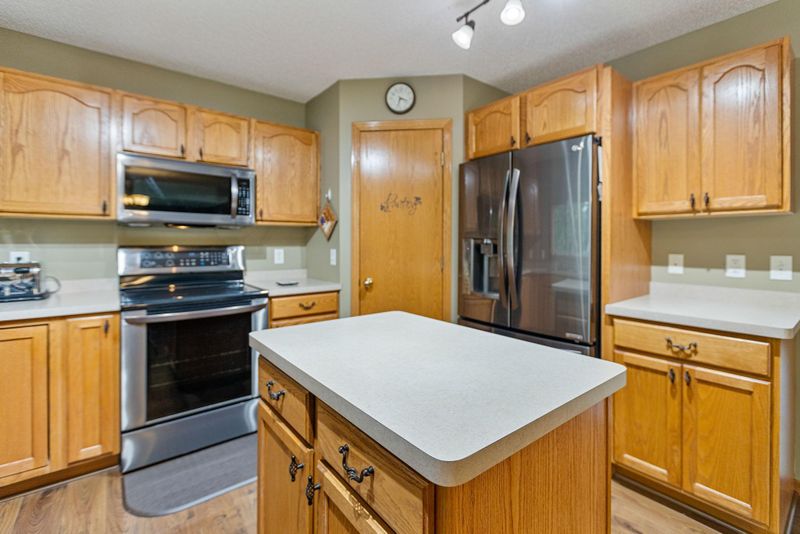 1514 Sun Bird Ln, Faribault, MN 55021