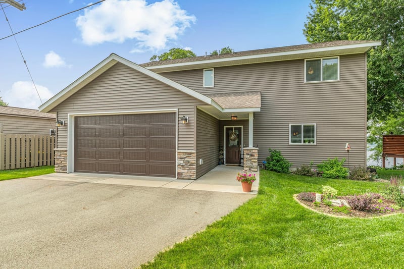 17643 Janssen Dr, Cold Spring, MN 56320
