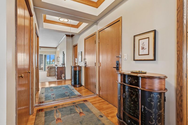 1201 Yale Pl #2004, Minneapolis, MN 55403