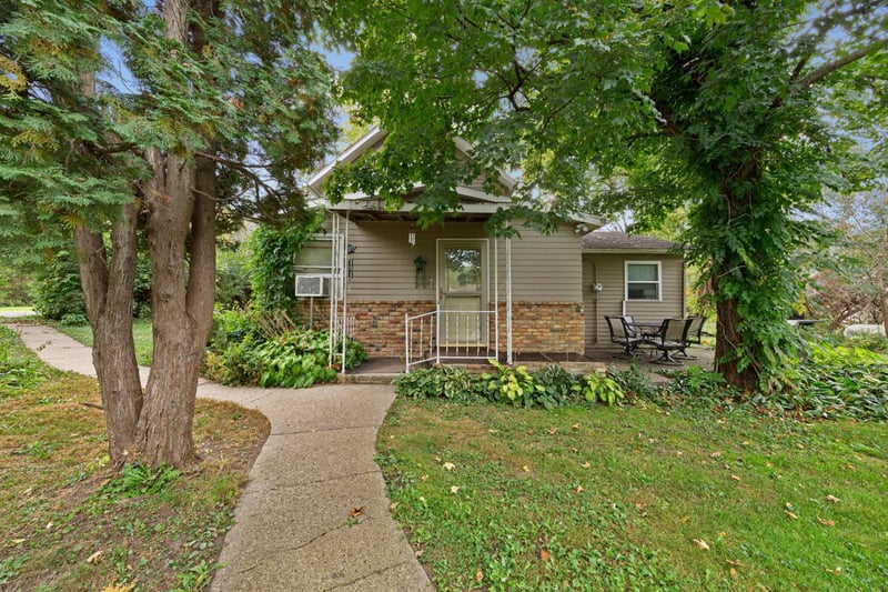 23252 Union Trl, Belle Plaine, MN 56011