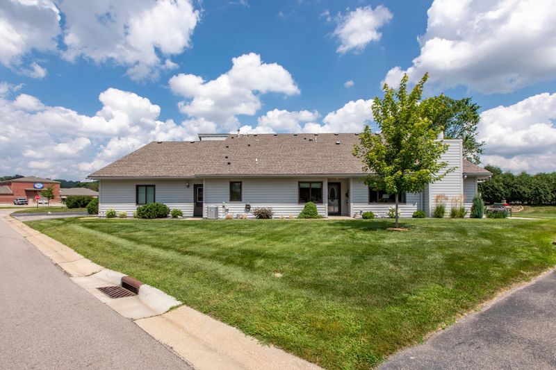 1704 Lakeview Dr SW, Rochester, MN 55902