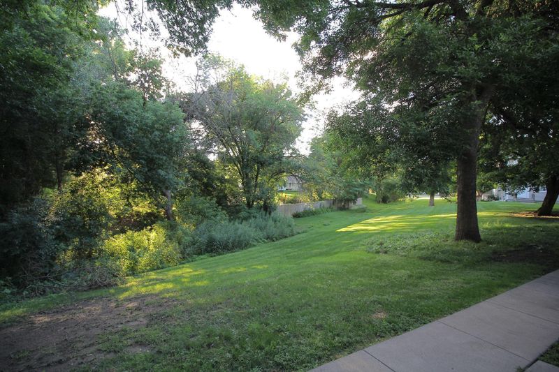 1476 Goodwin Ave N, Oakdale, MN 55128