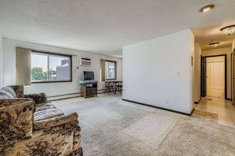 333 8th St SE #308, Minneapolis, MN 55414