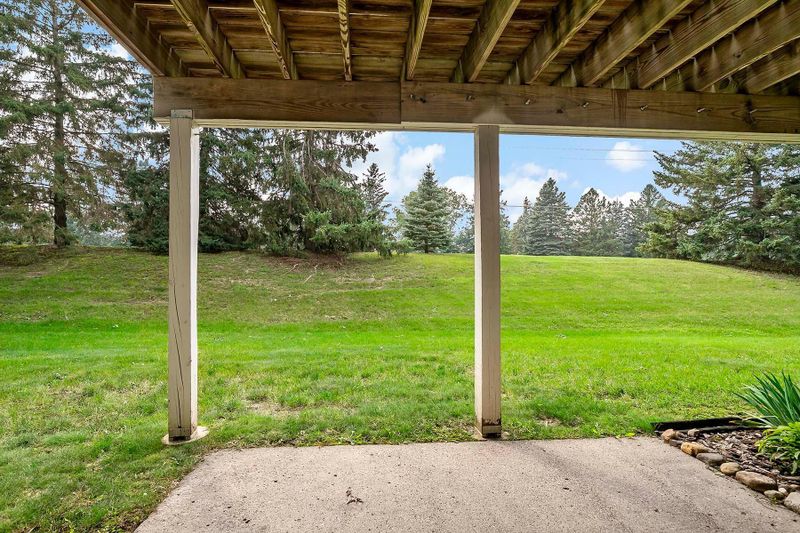 4693 Ridge Cliff Dr, Eagan, MN 55122