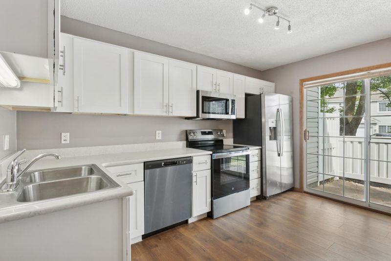 8990 Scarlet Globe Dr, Eden Prairie, MN 55347