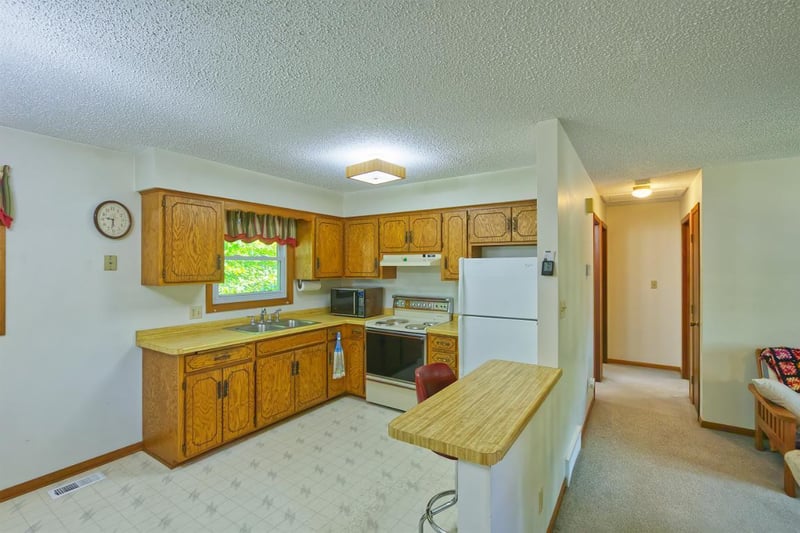 412 Westgate Dr, Winsted, MN 55395