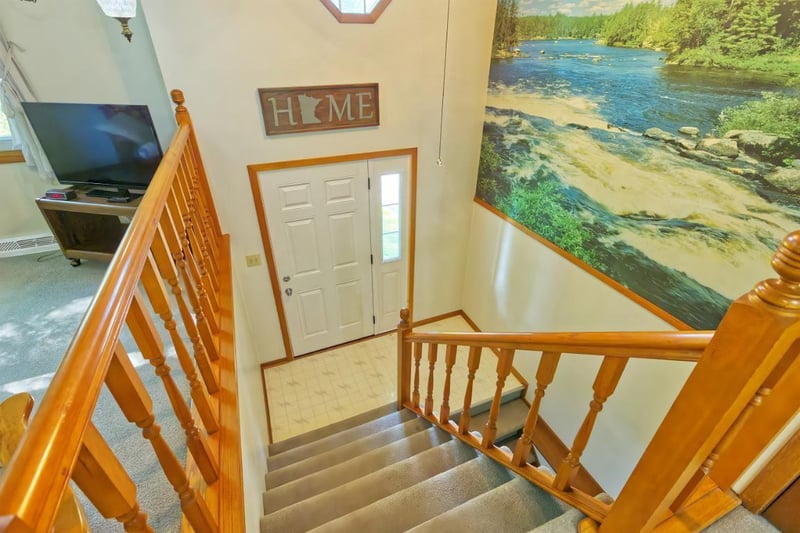 412 Westgate Dr, Winsted, MN 55395