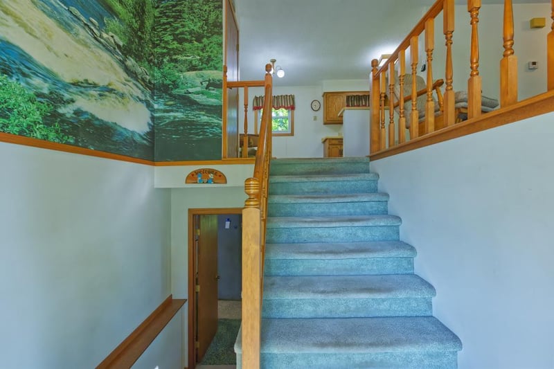 412 Westgate Dr, Winsted, MN 55395