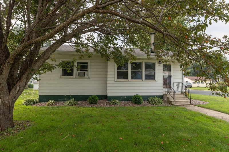 401 2nd St NE, Hayfield, MN 55940