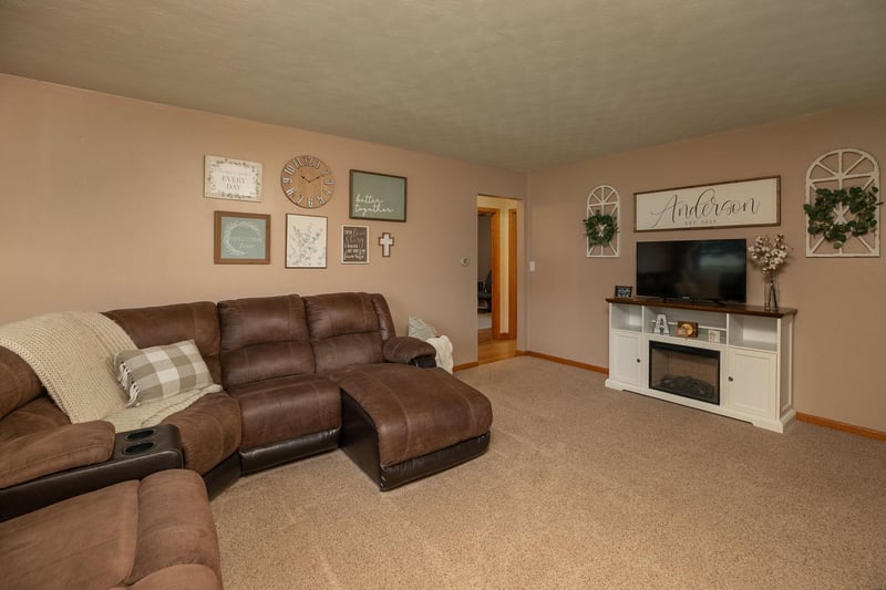 401 2nd St NE, Hayfield, MN 55940